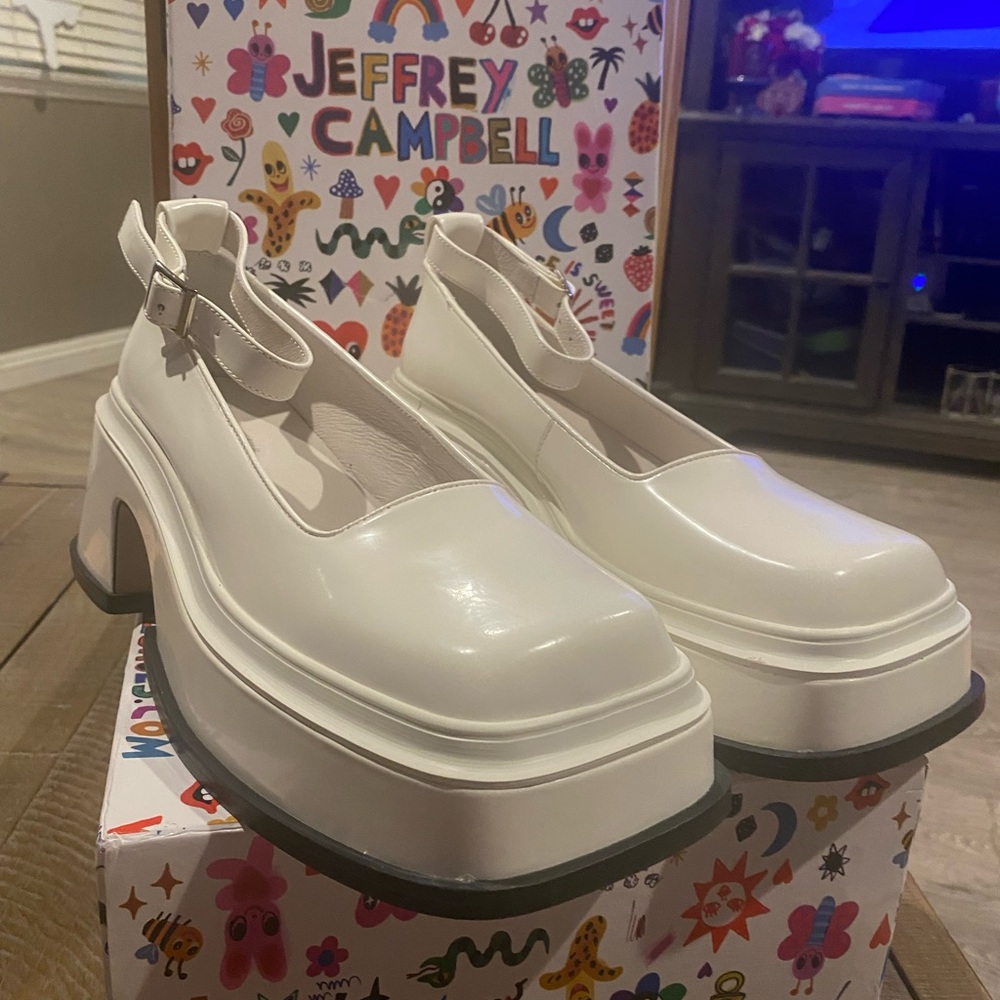 NIB. Jeffrey Campbell Empath Mary Jane Heel